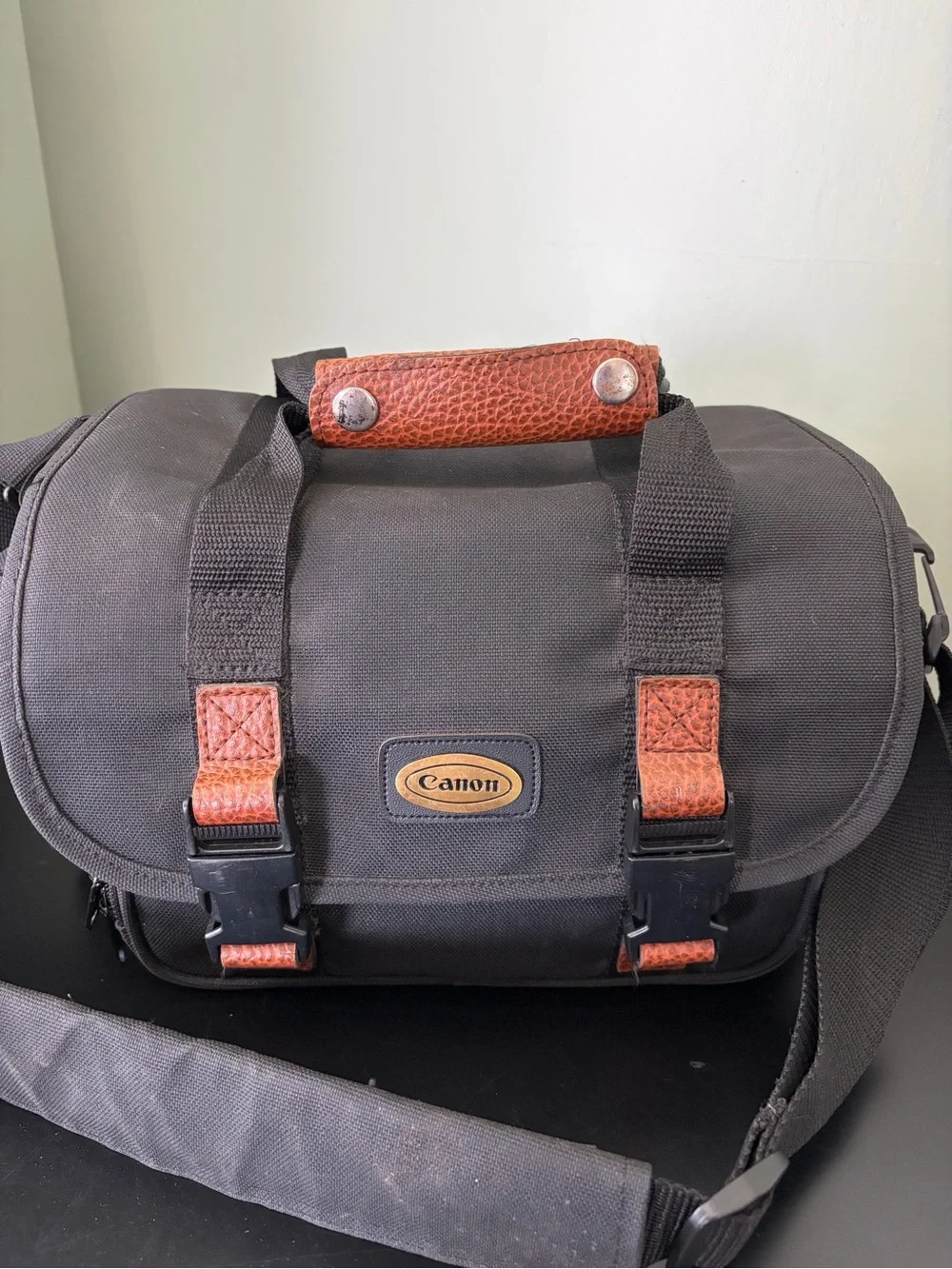 Vintage Canon Camera Organizer Black Bag Pockets Shoulder Strap